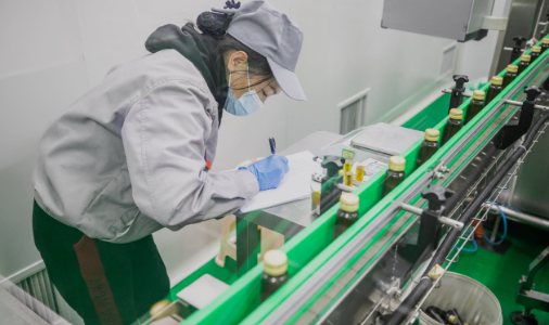 化工自動化解決方案,高危環境機器人,貼標機器人，注塑機器人、精確可靠