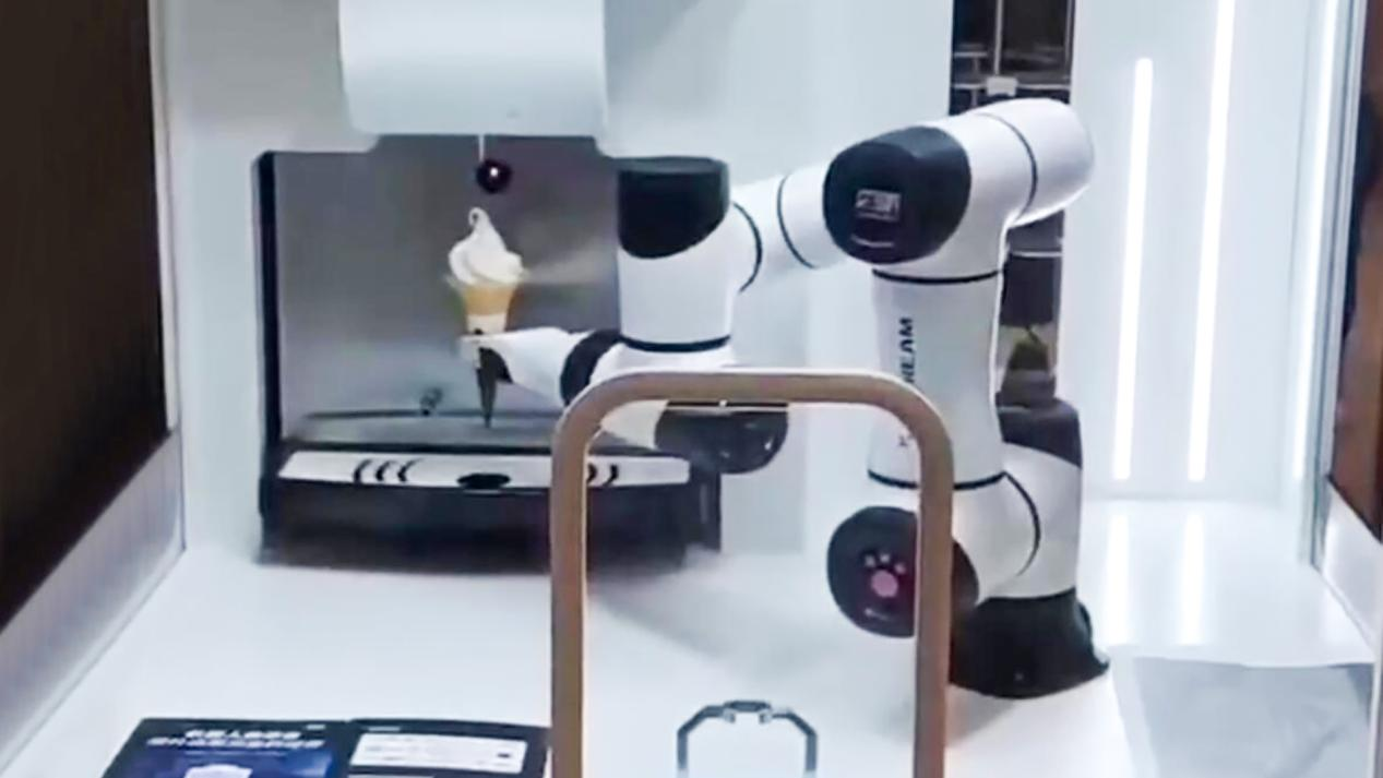 、冰淇淋機器人的智能升級之路：自動化如何推動冷飲行業轉型