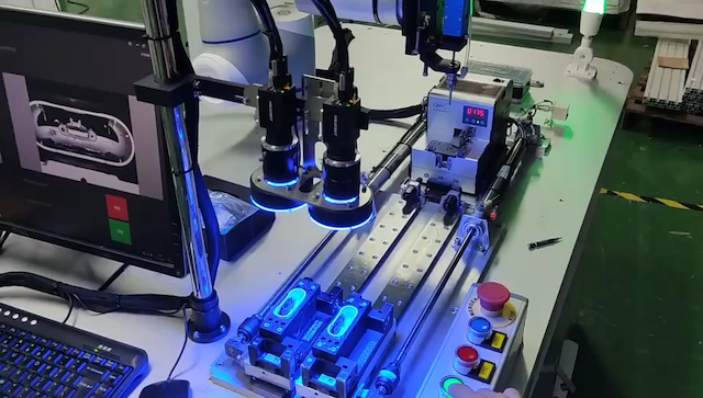 耳機(jī)產(chǎn)線，充電倉(cāng)鎖付