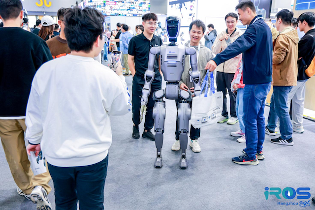 IROS 2025展示三大突破